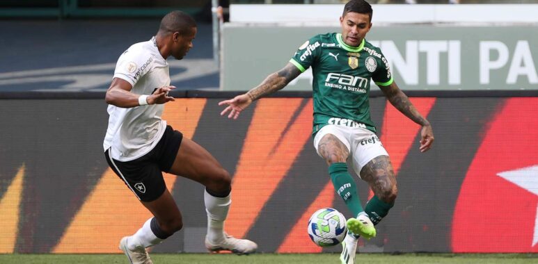 Rafael Navarro of Palmeiras competes for the ball with Claudinho